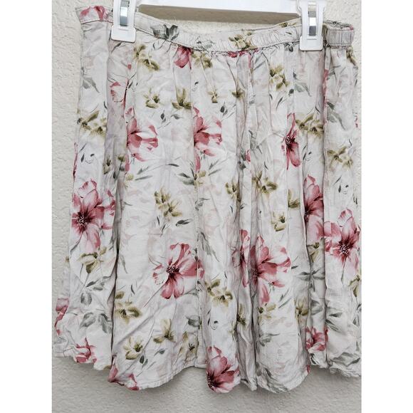 Hollister White Pink Floral Print Ruffled Hem Mini Skirt Medium Lightweight - Picture 2 of 4